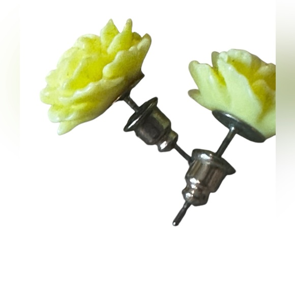 Adorable Vintage Yellow Floral Dainty Earrings Pierced - Picture 9 of 12